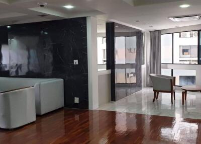 3 bed Condo in President Park Sukhumvit 24 Khlongtan Sub District C017964