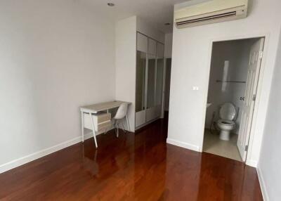 3 bed Condo in Siri Residence Khlongtan Sub District C017918