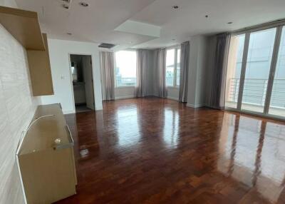 3 bed Condo in Siri Residence Khlongtan Sub District C017918