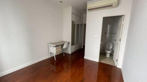 3 bed Condo in Siri Residence Khlongtan Sub District C017918