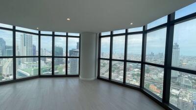 2 bed Condo in State Tower Silom Sub District C017911