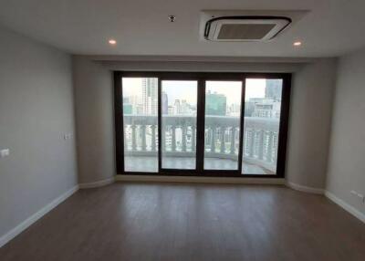 2 bed Condo in State Tower Silom Sub District C017911