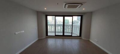 2 bed Condo in State Tower Silom Sub District C017911