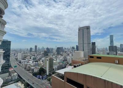 2 bed Condo in State Tower Silom Sub District C017911