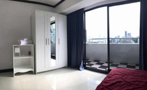 3 bed Condo in Omni Tower Sukhumvit Nana Khlongtan Sub District C017882