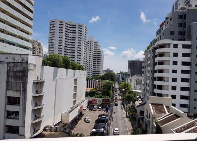 2 bed Condo in 49 Plus Khlong Tan Nuea Sub District C017867