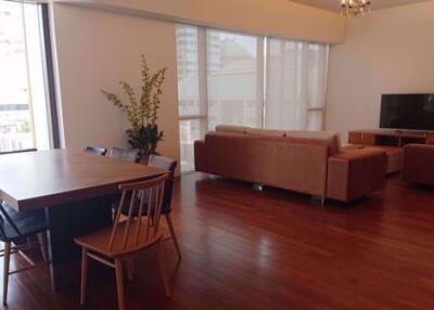 2 bed Condo in Hansar Rajdamri Lumphini Sub District C017866