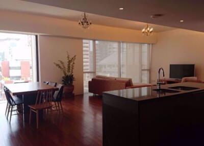 2 bed Condo in Hansar Rajdamri Lumphini Sub District C017866