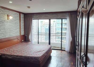 4 bed Condo in Mahogany Tower Khlongtan Sub District C017835