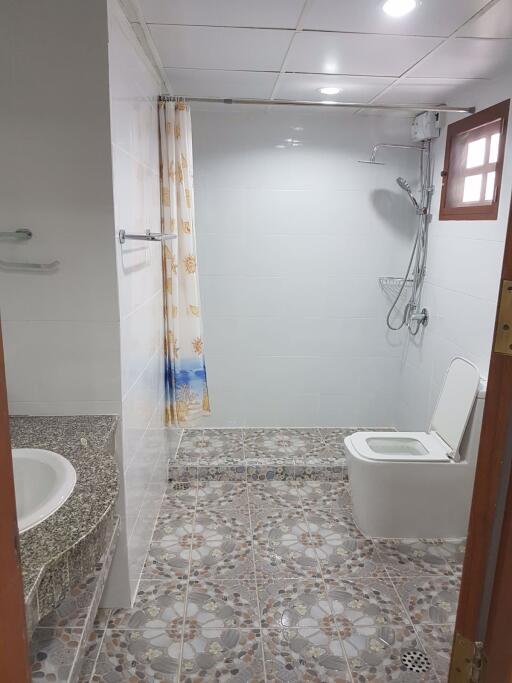 3 ห้องนอน, 2 ห้องน้ำ คอนโด ราคา ฿ 55,000/เดือน