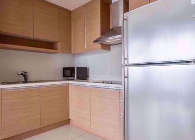 2 bed Condo in The Emporio Place Khlongtan Sub District C017822