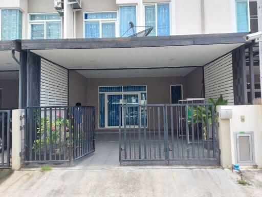 4 bed House in Casa City Bangna Bang Kaeo Sub District H017816