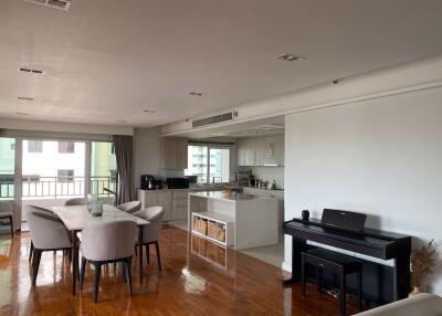 3 bed Condo in Sathorn Park Place Thungmahamek Sub District C017814