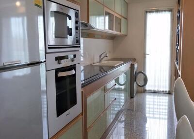 2 bed Condo in Avenue 61 Khlong Tan Nuea Sub District C017810