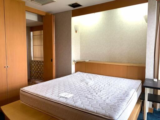 1 bed Condo in Baan Somthavil Lumphini Sub District C017809