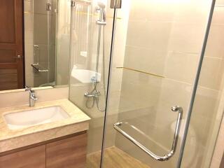 2 bed Condo in Amaranta Residence Huai Khwang Sub District C017804