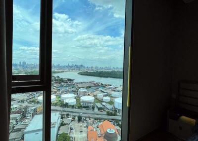 2 bed Condo in The Breeze Narathiwas Yan Nawa District C017797