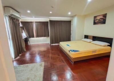 2 bed Condo in Silom Condominuim Bang Rak District C017756