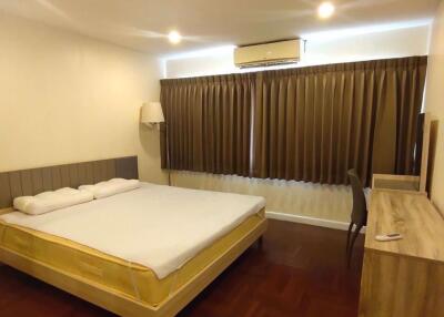 2 bed Condo in Silom Condominuim Bang Rak District C017756