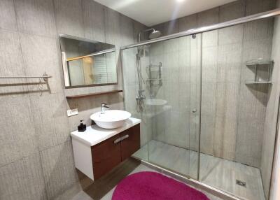 2 bed Condo in Silom Condominuim Bang Rak District C017756