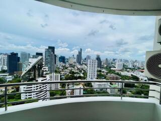 2 bed Condo in Top View Tower Khlong Tan Nuea Sub District C017731