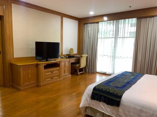 2 bed Condo in Empire Sawasdee Khlong Toei Nuea Sub District C017712