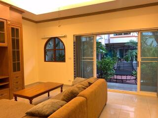 2 bed Condo in El Patio Khlong Toei Nuea Sub District C017711