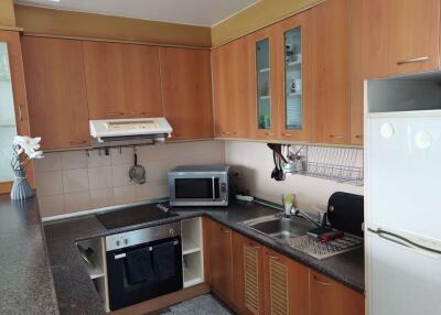 2 bed Condo in Monterey Place Khlongtoei Sub District C017701