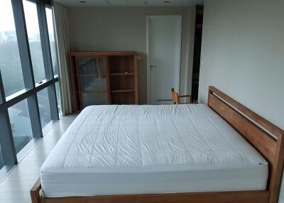 2 bed Duplex in The Room Sukhumvit 21 Khlong Toei Nuea Sub District D017697