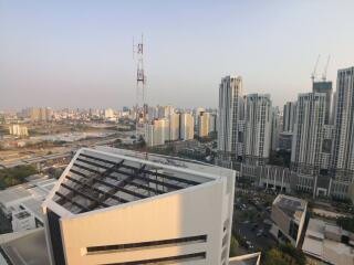 2 bed Condo in Noble Revolve Ratchada 2 Huai Khwang Sub District C017693