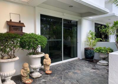 3 bed House in Kiarti Thanee City Mansion Khlong Toei Nuea Sub District H017681