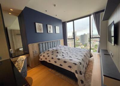 2 bed Condo in BEATNIQ Sukhumvit 32 Khlongtan Sub District C017652