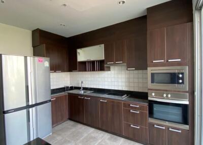 4 bed Condo in Baan Thirapa Thungmahamek Sub District C017642