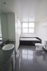 3 bed Condo in Ariel Apartments Sathon District C017620