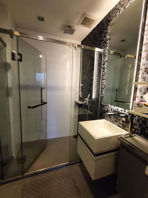 1 bed Condo in The Room Rama 4 Pathum Wan District C017582