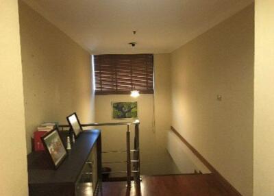 2 bed Duplex in New House Pathum Wan District D017578