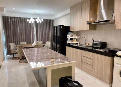 3 bed Condo in Noble Remix Khlongtan Sub District C017573