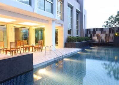 2 bed Condo in Life @ Sukhumvit 67 Phrakhanongnuea Sub District C017570