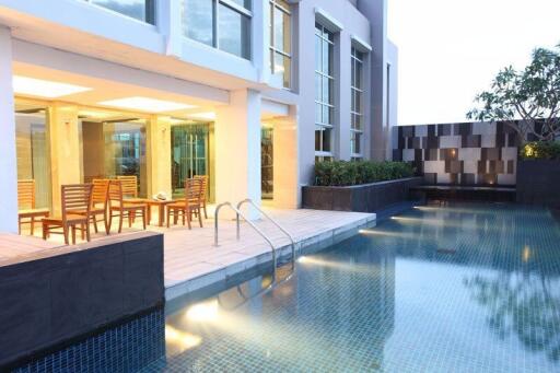 2 bed Condo in Life @ Sukhumvit 67 Phrakhanongnuea Sub District C017570