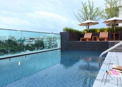 2 bed Condo in Life @ Sukhumvit 67 Phrakhanongnuea Sub District C017570