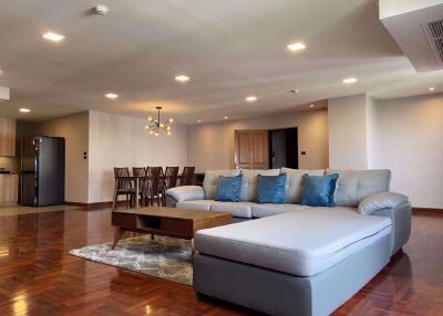 3 bed Condo in Casa Viva Khlong Tan Nuea Sub District C017567