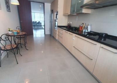 4 bed Condo in Sathorn Gallery Residences Bang Rak District C017542