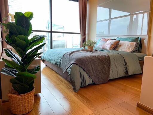 2 bed Condo in The Address Sathorn Silom Sub District C017505