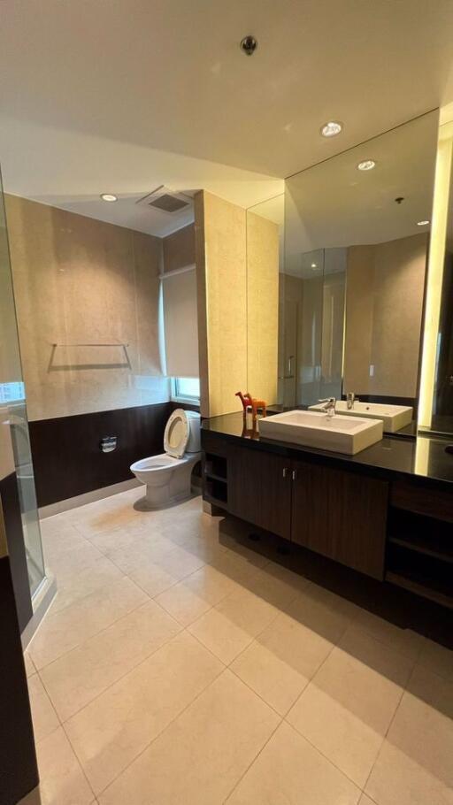 4 bed Condo in Royal Residence Park Lumphini Sub District C017503