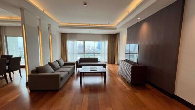 4 bed Condo in Royal Residence Park Lumphini Sub District C017503