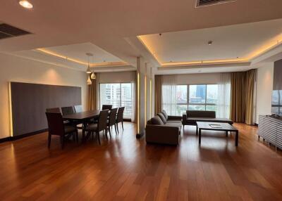 4 bed Condo in Royal Residence Park Lumphini Sub District C017503