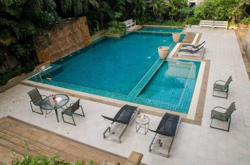 4 bed Condo in Royal Residence Park Lumphini Sub District C017503