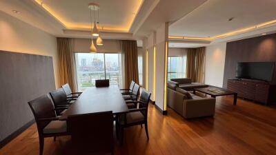 4 bed Condo in Royal Residence Park Lumphini Sub District C017503