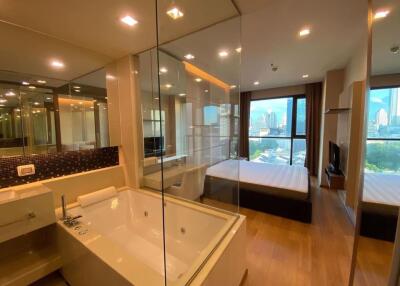 1 bed Condo in The Address Sathorn Silom Sub District C017477
