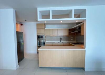 4 bed Condo in Athenee Residence Lumphini Sub District C017473